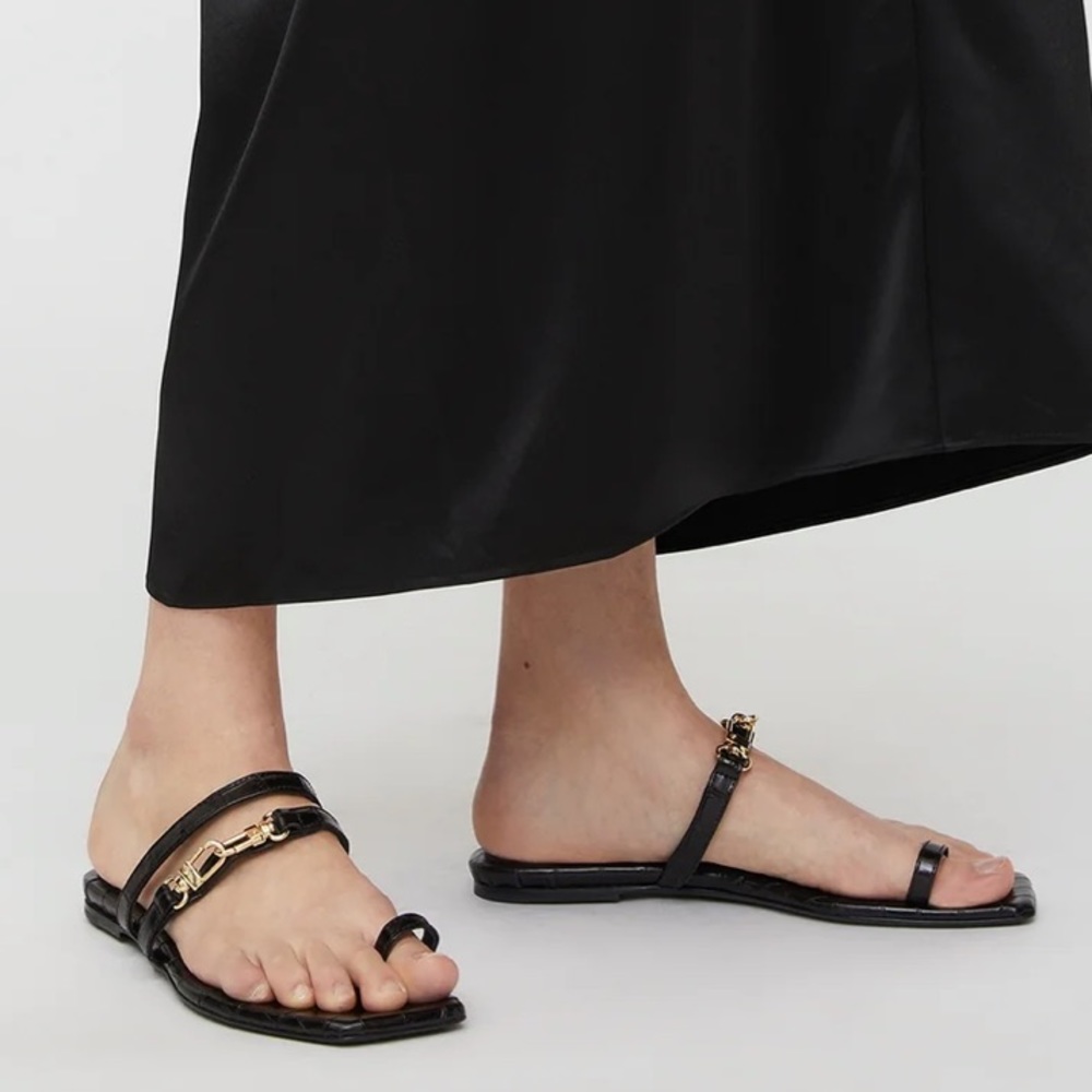 NEW Toteme Sz 7 Flat Leather Sandals Black